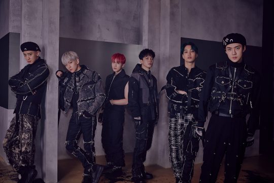 Gaon Chart said on the 23rd that Group EXOs OBSESSION - The 6th Album album took first place on the 51st weekly retail album chart in 2019.OBSESSION – The 6th Album was ranked number one with 24394 copies on the retail album charts of 51st (2019.12.15 ~ 2019.12.21).OBSESSION – The 6th Album was the most popular on Monday, December 16 at 9 am.Second place is Cle: LEVANTER by Stray Kids, and third place is 2nd EP ALBUM HELLLO Chapter 2.Hello, Strange Place took the place.On the album charts of the 51st day retail store, the 15th day of St. Lay Kids Cle:LEVANTER, EXOs OBSESSION – The 6th Album, the 18th day of St. Lay Kids Cle: LEVANTER, and the 19th day of CIXs 2nd EP ALBUM HELLLO Chap Ter 2.Hello, Strange Place, and space girl As you Wish ranked first on the 20th and 21st.