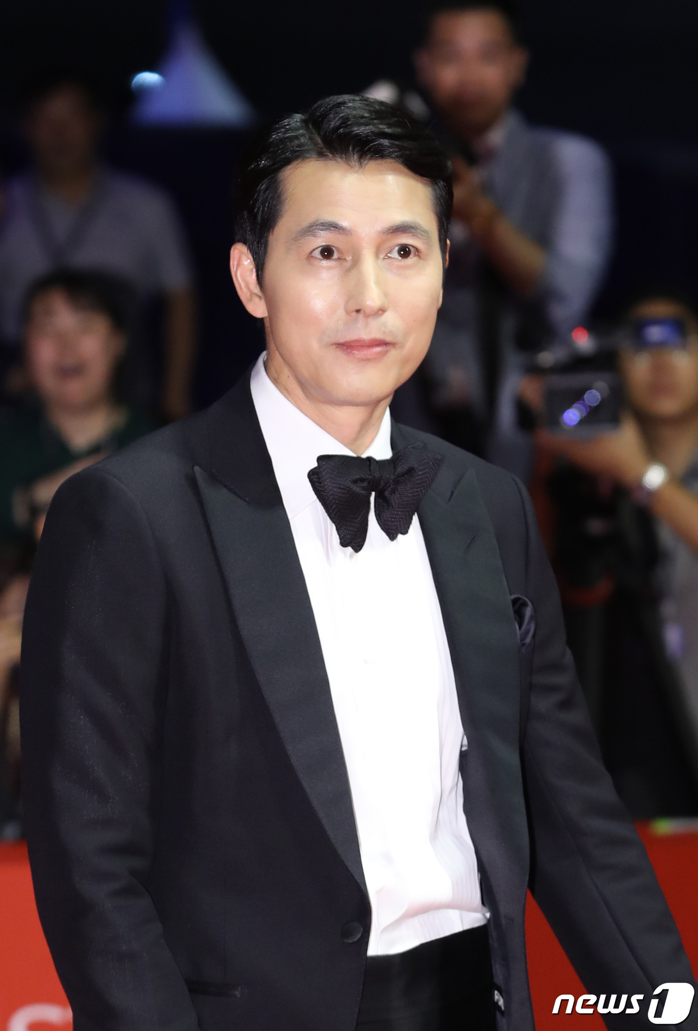 Netflix said on July 23, We will produce the new Korean original series and Space SF thriller Goyos Sea. Actor Jung Woo-sung will participate as a producer. Goyos Sea tells the story of elite members who go to the research base abandoned on the moon to retrieve a questionable sample in the background of the future earth, which is lacking in water and food due to global desertification.Goyos Sea, a series of short films of the same name directed by Choi Hang-yong, who received attention at the 13th Missen Short Film Festival in 2014, will draw a tense unpredictable story with a vast space.The screenplay is directed by Park Eun-kyo, who won the screenplay award for the 29th Korea Film Critics Association Award for the movie Mother, and directed by Choi Hang-yong, who directed the original work.In addition, Jung Woo-sung, who has challenged production and starring at the same time in the feature film Do not forget me in 2016, participates in the production and attracts attention.As a producer, Jung Woo-sung hopes to draw a picture with Netflix.