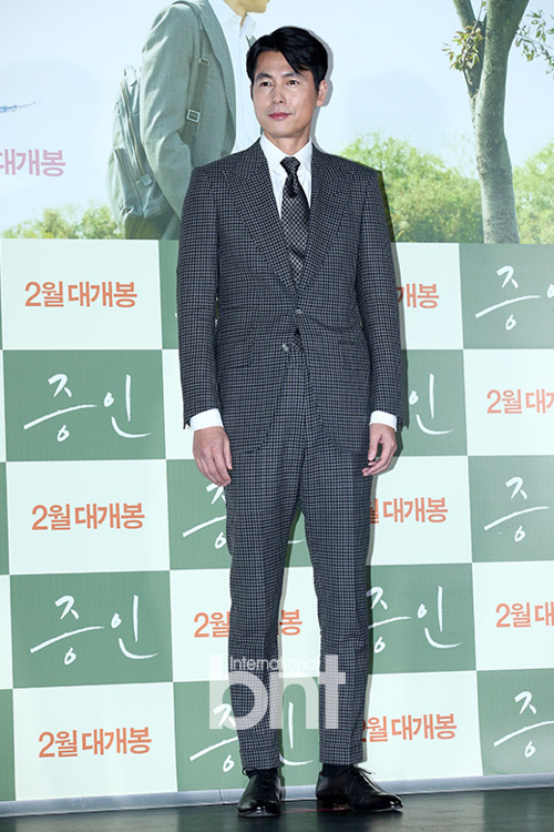 Jung Woo-sung participates as a producer in Goyos Sea.Today (23rd), Netflix said, Jung Woo-sung will participate as a producer in the new Korean original series Goyos Sea.Space SF thriller Goyos Sea is the story of elite members who go to the research base abandoned on the moon to recover samples of questions in the background of the future earth where water and food are scarce due to global desertification.It is a series of short films of the same name directed by Choi Hang-yong, who received great attention at the 13th Missen Short Film Festival in 2014, and the story of tension and unpredictable unfolding in the background of a vast space is attractive.Jung Woo-sung also made headlines in the feature film of the 2016 short film Dont Forget Me, which also produced and starred at the same time, drawing attention with fresh moves.As an actor, he is in the top position and hopes for another transformation to show with Netflix as a producer.Only on Netflix (photo Source: DB) News