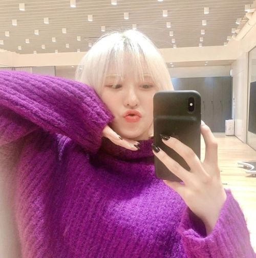 Wendy told her SNS on the 23rd, Ive seen it funny, Ruby (Red Velvet fandom)? Blonde hair. Eyebrow is also bleached, so its even Eyebrow.# I love you my friend # I love you our members # I love you our rubies and posted two photos.The photo is a selfie of Wendy taken at the practice room and the performance behind the stage. Wendys beautiful beauty and reversed atmosphere, which perfectly digests the blonde, captures the attention.Wendy appeared on MBC FM4U Noons Hope Song Kim Shin-young guest on the afternoon of the 23rd, and talked about Red Velvet comeback.Meanwhile, the group Red Velvet, to which Wendy belongs, will release the repackaged album The ReVe Festival Finale (The Reve Festival finale) today (23rd).