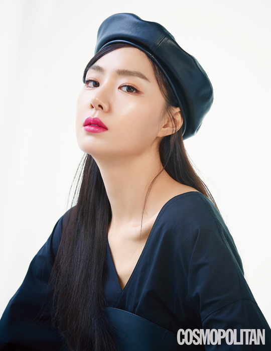 A photo of Seo Ji-hye has been released.Prestige cosmetics brand Shiseido recently released a beauty picture with actor Seo Ji-hye, who is in the midst of filming TVN weekend drama The Unstoppable of Love, in the January issue of fashion magazine Cosmopolitan.Seo Ji-hye is showing the image of a cellist and a map-wripping woman (North Korean word meaning queen) in Pyongyangs upper class without filtering.kim myeong-mi