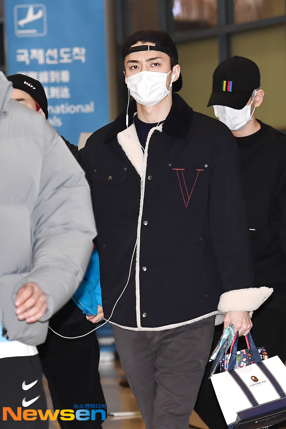 EXO (EXO) members Suho, Chan Yeol, Kai, Baekhyun, Sehun and Chen arrived at the Incheon International Airport in Unseo-dong, Jung-gu, Incheon on the afternoon of December 23 after completing the EXO PLANET #5 - EXpLOration - In Japan schedule.EXO (EXO) member Sehun is entering Japan.exponential earthquake