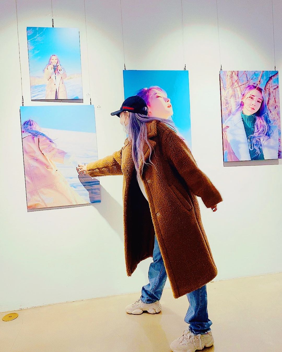 Moonbyul of MAMAMOO reported on the latest situation.Moonbyul wrote on his Instagram on the 22nd, One more!!I followed the photo zone and followed it and everyone said that they were taking this picture. # moonbyul # Moonbyul # m_f # photo zone # taste. Moonbyul in the photo shows a fashionista by matching a cap hat, a brown coat reminiscent of a bear, jeans and augly shoes.It is also a picture of a photo in a place where his photographs are displayed.Moonbyul is set to release a second Solo album.Photo = Moonbyul SNS