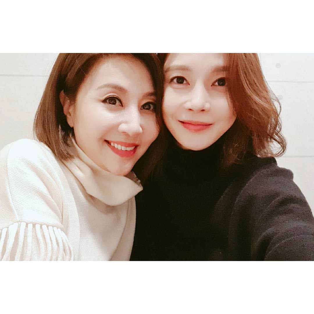 Actor Cha Ye-ryun has reported on the latest.Cha Ye-ryun told his Instagram on the 23rd, Will you be with an elegant mother and daughter today?# Points and Points # Like a mother and daughter # with your seniors and posted a picture.In the public photos, Cha Ye-ryun smiles with Choi Myeong-Gil in a friendly manner.Netizens are responding to I am heartbreaking every time I see, I am a real mother and daughter, and I am homemade.Cha Ye-ryun is appearing in the KBS2 drama Elegant Mother and Girl.Photo = Cha Ye-ryun SNS