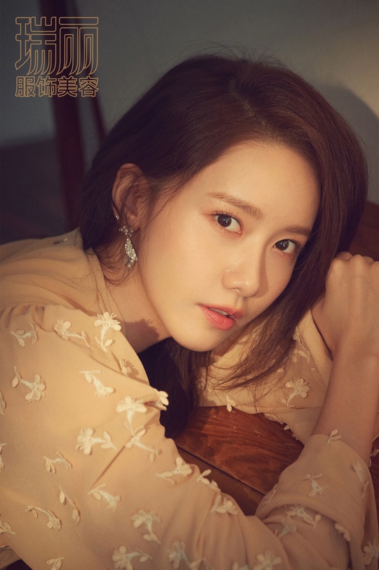 Im Yoon-ah has graced the cover of Chinas famous magazine.Im Yoon-ah was selected as a cover model for the January 2020 issue of Rayleigh, a fashion and beauty magazine with high awareness and influence in China, and took a photo shoot.This is the second time that Im Yoon-ah has covered Rayleigh, and this is the first time that Korean artists have appeared as cover models in the New Years issue. Im Yoon-ah has once again realized the global influence in the 25-year publication history of Rayleigh.In the public picture, Im Yoon-ah is attracting attention by attracting attention by radiating overwhelming charisma with intense eyes, as well as showing the charm of the anode with an alluring expression and lyrical atmosphere.In an interview with the photo shoot, Im Yoon-ah said, When I choose a work, I want to find a work that I like and can grow.In addition, many things are needed, but I think that pronunciation, concentration, emotion and expressiveness are important, and I am trying to do this part better. Im Yoon-ah has been loved for portraying the role of Uiju as an active and independent character in the first film Exit, and has shown a Korean-American goddesss move, including recording nine gold medals at domestic and overseas awards this yearbak-beauty