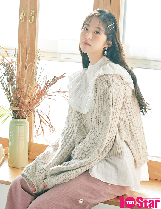 Actor Seo Eun-soo has revealed his desire to co-work with Jung Hae In.Tenstar released a January issue photo with Seo Eun-soo on December 24.Seo Eun-soo in the picture reenacted the fashionista of the 1970s by wearing a plaid overfit jacket and pants and white boots.In addition, the concept of wearing a knit with a white frill emanated a unique pure and lovely charm with the reminder of Sophie Marso, who shook the hearts of male fans around the world in the past.In the cut wearing a red tube top dress, he showed off his elegant and sexy charm and made a colorful retro fashion.Seo Eun-soo, who made his debut in 2016 with SBS drama The Incarnation of Jealousy, raised his awareness through KBS 2TV Golden My Life, which received a great love with the highest audience rating of 45% the following year.Last year, JTBC Rigal High debuted in three years as a starring role.Seo Eun-soo, who was in the new year, said that it is the biggest hope to entertain and enjoy the good work. When asked about the genre I wanted to challenge, he said, I have never taken a melodrama yet.I want to take a deep orthodox melodrama. As an actor who wants to co-work together, Jung Hae In is cited.I recently watched the movie The Music Album of Fever again, and it was so impressive, he said, and I wish I could come to the day when I work with my fans personally.Seo Eun-soo made a special appearance last year on TVN Hotel Deluna as Veronica, Sanchezs girlfriend (Cho Hyun-chul).When Hotel Deluna became so popular, it was called Veronica more than Seo Eun-soo at the time, he said. I was glad to meet Cho Hyun-chul and went on shooting.But it was a little hard to shed tears from the first screen, and I was waiting until dawn and suddenly shed tears, so I could not feel like it. Seo Eun-soo said he had time to reflect on himself while looking back on last year. I do not see other things well when I concentrate on one.When shooting, there are many times when I do not see my cell phone at all.I was so sad about it, he said. After Ligal High, I had time to myself, and I realized again how powerful my acquaintances were to me.What is the charm of his Actor Seo Eun-soo He laughed, glumly, Is it a common look around?The directors tell me a lot about the energy in their eyes, and its the energy that comes from people, but it seems to be my charm, he said.bak-beauty