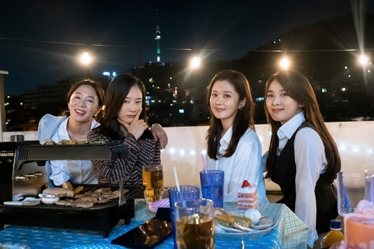 VIP Jang Na-ra - Lee Sang-yoon - Lee Chung-ah - Kwak Sun-young - Pyo Ye-jin - Shin Jae-ha gave an end impression.SBS monthly drama VIP (playplay by Cha Hae-won/director Lee Jung-rim/Produced The Storyworks) is gaining favorable response from the house theater by completing A Private War Office Melody with the performance of the actors corps, which shows intense development and flawless acting skills every time.In the past 15 episodes, the first and second parts recorded Nielsen Koreas 16.6% of the metropolitan TV viewer ratings, and its own top TV viewer ratings renewed again.The highest TV viewer ratings per minute followed by 18.8% 2049 TV viewer ratings with 5.5%, marking the new history of the 2019 monthly drama with the first place on the daily channel.In this regard, six leading characters who led the VIP, Jang Na-ra - Lee Sang-yoon - Lee Chung-ah - Kwak Sun-young - Pyo Ye-jin - Shin Jae-ha, gave an End testimony containing a small meeting and a final greeting about the work ahead of the final meeting.From the first time, I gave infinite gratitude to the viewers who gave me full love, interest and support, and the staff who came together behind the camera.Na Jung-sun, who showed Hell-breaking Black Flower facing the truth of A Private War Scandal, said, Thanks to our really good team coach, writer, and all the staff actors, all the shooting period was happy and enjoyable.It was the best proud team, he said. It is still going to be an unforgettable work.I will not forget the precious time and relationship, he said, thanking him for his precious time with VIP.Park Sung-joon, who made A Private War Scandal more mysterious every time, said, I believe that you loved our drama because it is evidence that I have been loved so much as I have been cursed. The actors who played together, the directors who directed the scene, all the staff who always did their best, I think that all of these people have been obtained through this work because the author who wrote it, the sum of all of us was good.I hope youll finish this year and have a good New Years Eve in 2020, he said, laughing and witty.Lee Chung-ah, who has been a Wannabe boss for a while, said, I was able to enjoy the scene every day thanks to the trust, love and passion of the actors and juniors, while staying as Lee Chung-ah for five months.Endha thanked the director and the late crew for their hard work to this day and will be Lee Chung-ah, who is always devoted to the spot. Many people will be remembered as a more meaningful 2019 because they have seen and loved VIPs.Kwak Sun-young, a real and realistic figure of the love of a working mother, who was in the midst of a single child care, a living, said, VIP has really passed by.I am grateful that you have loved VIPs in the meantime, he said.I think I will miss a lot. I expressed my regret to leave the work and my affectionate heart that I felt in my work.I spent the year 2019 with VIP, and I am so sorry that I can not believe it is the end, said Kwon Yuri, who caused the reversal and shock by launching A Private War Scandal. The time to live as Kwon Yuri was painful and difficult, but it was the happiest time of my life with precious people.I am grateful to everyone who has discussed and watched love with people.I will live with Kwon Yuri and VIP for a long time. I expressed my gratitude for the love and love of Character.It was a long, short time, but it was a very happy time for me, said Ma Sang-woo, a representative of the VIP team, but a mascot who played an indispensable mascot.As always, the shooting scene thinks that the breathing and consideration of the actors and staff is important, but the VIP scene was a special scene. I was really happy, happy, and happier because the viewers liked it.pear hyo-ju