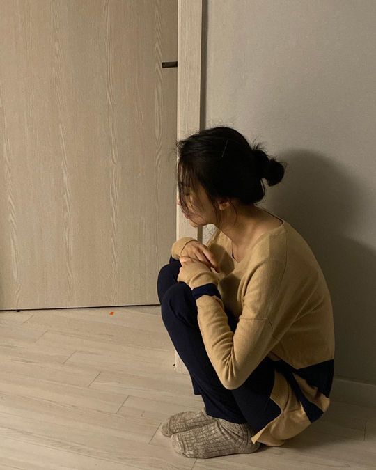 Actor Park Ha-sun shows off his moody figurePark Ha-sun posted a picture on December 24 with an article entitled Concentration on his instagram.Park Ha-sun in the public photo is squatting on the floor and thinking.The charm of Park Ha-sun, which emits an elegant atmosphere even if you sit still, makes you admire those who see it.Park So-hee