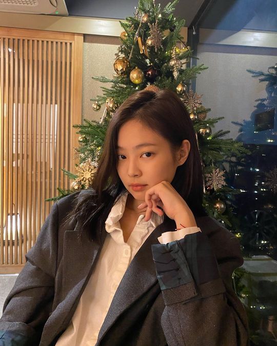 Group BLACKPINK member Jenny Kim boasted chic beautiful looksJenny Kim posted a picture on her Instagram account on December 24 with an article entitled Merry Christmas.Inside the picture was a picture of Jenny Kim sitting in front of the Christmas tree, who stares at the camera with chic eyes.Jenny Kims exotic beautiful looks catch the eyeFans who encountered the photos responded such as It is so beautiful, The atmosphere is big, It is a real Goddess.delay stock