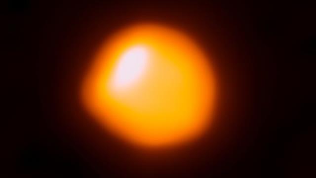 세계 최대 전파망원경 ‘알마’(ALMA)로 포착한 베텔게우스의 모습. 사진=ALMA(ESO/NAOJ/NRAO)/E.O’Gorman/P.Kervella)