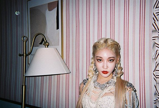 Singer Chungha has released an unreleased Film photo.On the 23rd, Chungha posted an article on his instagram entitled Chunghas photo album. Unreleased Film photo. Christmas Special.The photos released together were behind the stage, and the performance costume showed various charms from the appearance of the performance costume to the ordinary daily life.Chungha will announce REMEDY (Feat. Chungha (CHUNG HA)) with Changmo at noon on the 25th.