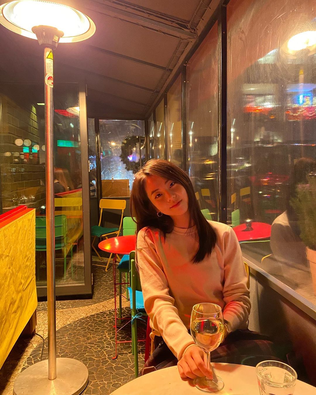 Sohee has revealed the latest.Singer and actor Sohee posted two photos on his Instagram on the 24th with an article entitled Merry Christmas Eve.The photo shows Sohee smiling brightly with a wine glass or looking at the camera. A bright smile and a pure beauty attracted netizens attention.Meanwhile, Sohee appeared in the short film Memoryz, which was released in July.Photo: Sohee Instagram