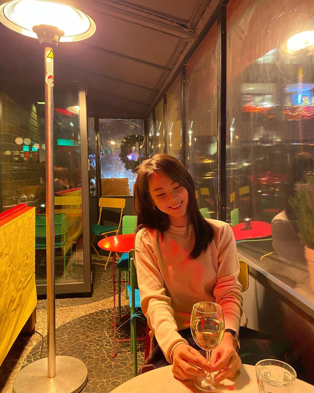 Sohee has revealed the latest.Singer and actor Sohee posted two photos on his Instagram on the 24th with an article entitled Merry Christmas Eve.The photo shows Sohee smiling brightly with a wine glass or looking at the camera. A bright smile and a pure beauty attracted netizens attention.Meanwhile, Sohee appeared in the short film Memoryz, which was released in July.Photo: Sohee Instagram