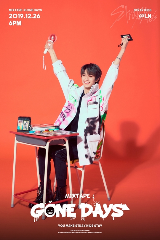 Eight-color package charm.Group Stray Kids (Stray Kids) revealed a Layful charm through a photo of the new song concept.Stray Kids released a group and personal concept photo of the digital single Mixtape: Gone Days (Mixtape: Gon Days) on the official SNS channel at 0:00 on December 25.Stray Kids used school-based bookstands, laptops, palettes, and notepads to create a classroom atmosphere.She showed off her eight-color charm.Hyunjin set up an eraser as if he were doing a domino, and looked at the side with a sign that he was more interested in what was happening around him than in books.Felix and Reno looked bored to see if they liked the situation.In the group cut, he turned his gaze to the side, not the front of the school, and showed a mischievous aspect.In the photographs that seemed to be gathered in the azit outside the classroom, he appealed to another charm with a much freer and more relaxed appearance.The emoticons that seemed to melt the colorful expressions of the members also appeared, raising expectations for the new song concept.If you have created a lyrical and faint feeling in your previous film Levanter, released on the 9th, this digital single has released trendy visuals and emits a pale color.The new song Mixtape: Gone Days tells about the situation where leader Bang Chan participates in writing and composing, and nags as if he knows everything.Every time we are tired of the same sermon, we form a consensus on the children as well as the seniors who have walked the same way as us in the past.Stray Kids also showed a brilliant sense through the song Gone Days, which expresses Daedae as a language Lay.Stray Kids, who is stepping up to the global movement and becoming the next generation K-pop representative group, will go to World Tour from next month.Starting next January with United States of America, the World Tour Stray Kids World Tour Distract 9: Unlock (Stray Kids World Tour Distract 9: Unlock) will be on stage around the world.New York on January 29, 2020, Atlanta on January 31, Dallas on February 2, Chicago on May 5, Miami on July 7, Phoenix on September 9, San Jose on March 13, and local fans in Los Angeles on June 16.hwang hye-jin