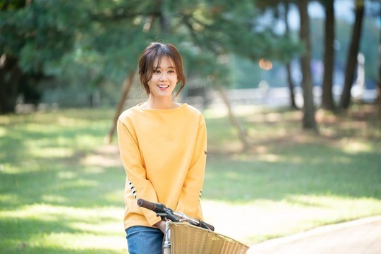 Jang Na-ra announced the end of SBS drama VIP.Actor Jang Na-ra posted a long article on VIP on his Instagram on the night of December 24th.Everyone was an adult who achieved some degree, but he was also an adult who missed something precious.It was a time to think a lot of things, he said. Everyone who watched with a lot of emotions, our director, the artist, the lovely dongle dongle VIP team, thank you all for your heart.I will also appreciate the heart you gave me and I will continue to try. Finally, Jang Na-ra said, Jeong Seon had a lot of hard work during the filming period, but it was a happy time for me, and I will continue to happy thanks to VIP!Everyone has a happy Christmas, he said, expressing his affection for VIP.In addition, Jang Na-ra released a lot of photos of VIP shooting scene, which made the netizens happy.bak-beauty