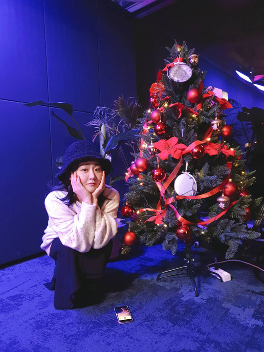 Actor Moon Geun-youngs cute figure attracts attention.A picture of Moon Geun-young with Christmas Tree was unveiled on December 25.The photo posted on Moon Geun-youngs agency SNS is a photo taken during Naver Now audio show Namoo Actors Week.Fans were pleased with the recent status of Moon Geun-young, who was applauded for playing detective Phantom and the autistic Eugene twin sisters in the TVN drama Catch Phantom.It is lovely to be sitting next to the Christmas tree and treating the camera with a cute expression.Moon Geun-young released his emotional playlist last week and breathed in real time with his fans, listening to his usual favorite songs.I was nervous at first, but I had a good time adjusting and getting used to it. It is the back door that Christmas is also warm because it is strong with communication with fans.Moon Geun-young has a break after Catch the Phantom end(Photo: Namoo Actors SNS)hwang hye-jin