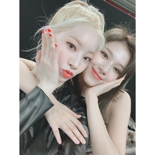 Group TWICE members Dahyun and Sana boasted cute visuals.TWICE Official Instagram posted a photo with the article Fancy on December 26th.The picture shows Dahyun and Sana face-to-face: Dahyun is lips out, Sana is smiling.The cute beauty and cheerful atmosphere of the two captures the attention.Fans who encountered the photos responded such as I love you, Perfect combination and It is so beautiful.delay stock