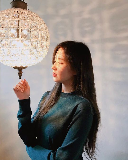 Group Girls Generation member and actor Seohyun boasted beautiful looks.On December 26, the official Instagram of the Seohyun agency Tree Essentials posted a photo with the article Seohyun Actor in winter is shining.The picture shows Seohyun looking at the lights. Seohyuns sculptural side-by-side captures Sight.The stiff nose and faint eyes make Seahouns beautiful looks more prominent.Fans who responded to the photos responded such as It is really beautiful, It is beautiful and It is shiny.delay stock