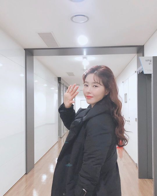 Actor Park Ha-na showed off her innocent beauty.Park Ha-na posted a picture on December 26 with an article entitled Cold ~ Achuachu in his instagram.Inside the picture was a picture of Park Ha-na wearing a long padding; Park Ha-na is smileling towards the camera.Park Ha-nas fadingly small face size and white-green skin without any blemishes catch the eye.The fans who responded to the photos responded such as I am a doll, It is so beautiful and I have flowers on my face.delay stock