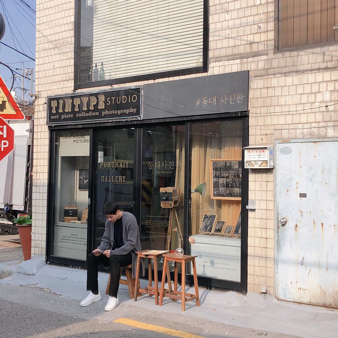 Actor Lee Sang-yoon has recently reported on his situation.On the 26th, Lee Sang-yoon posted a picture on his instagram  with a picture, Park Sung-joon Hi ~ Everyone hated you, but I loved you ~ .In the photo, Lee Sang-yoon is sitting in front of the photo studio and looking at something.Lee Sang-yoon appeared on the SBS monthly drama VIP.Photo = Lee Sang-yoon Instagram  