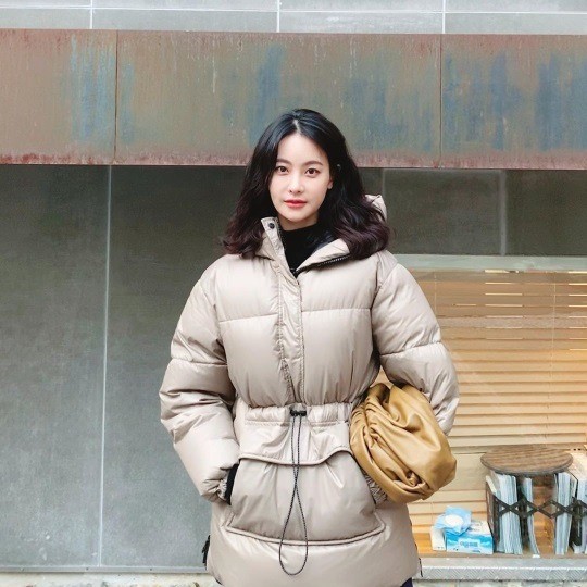 Actor Oh Yeon-seo reveals pure beauty looksOh Yeon-seo posted a picture on his Instagram on the 26th with an article entitled Heads.Oh Yeon-seo in the public photo is looking at the camera in padding. Oh Yeon-seo is hanging down his shoulder-length hair.On the other hand, Oh Yeon-seo is appearing on MBC Drama Humans with Hazards.Photo: Oh Yeon-seo SNS