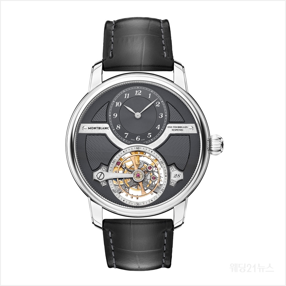 It introduces the limited edition of the Montblanc Star Legacy collection, which is only 28 pieces limited worldwide.Montblanc star Legacy Suspended EXO Tourbillon Limited Edition 28 (Montblanc Star Legacy Suspended Exo Tourbillon Limited Edition 28) is a model that perfectly embodies the aesthetics of classical clocks beyond the Meru of Fine Watchmaking. In the Suspended EXO Tourbillon Compliment, which took three years only for research and development, EXO(exo) means outside as a Greek prefix. As its name suggests, Star Legacy Suspended EXO Tourbillon Limited Edition 28 is equipped with a large screw balance wheel outside of Keiji in Tourbillon, It features a floating beautiful design, as well as a reduced size of the Keiji and not affected by the weight of the balance wheel, saving more energy than the regular Tourbillon. The 44.8mm Kei is a round shape inspired by a three-dimensional bridge.The domed sapphire crystal on the front contributes to the beautiful point of the overall design. The hour and the minute counter located at 12 oclock and the beautiful suspended EXOTourbillon in the 6 oclock direction are arranged in harmony to maintain the clock balance.Montblancs Star Legacy Suspended EXO Turbigh 28 has been worn only in Korea since its founding in 1906, while Montblanc has created a new writing culture with constant innovation and pioneering spirit since its founding in 1906. Today, it continues to be a new evolution beyond the existing Meru, and it shows the essence of the best craftsmanship and luxury goods in all business fields ranging from writing instruments, clocks, leather products, accessories, perfumes and eyewear. Montblanc has introduced innovative functionality and original designs every time new products are introduced, and c produced by writing instruments in Hamburg, Germany, The best quality created by artisans in Montblanc Manufacturers has continued to be constant, from Lock to Leather products produced in the Richmond leather workshop in Florence, Italy. Like Montblancs mission to inspire the world with products that can be preserved for life, Montblancs emblem now is a symbol of outstanding functionality, innovation, quality and style. As blanc is a brand that has its roots in writing culture, it continues its efforts to promote cultural arts by carrying out various cultural and artistic support projects around the world and honors the achievements of contemporary art sponsors.