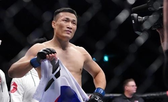 지난 21일 'UFC 파이트 나이트 부산'에서 에드가를 꺾은 정찬성. 연합뉴스
