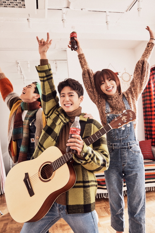 <p>Actor Park Bo-gum and the popular girl group Red Velvets Seulgi with AD via met.</p><p>Released AD the undisclosed property in Park Bo-gum and Seulgi with your friends together in one hand and a Coca-Cola for example and the night view of Seoul and enjoy it. Other photo belongs to Park Bo-gum is friends with guitar and rocknroll party to enjoy, while snow sky and ahead to 2020 expectations for the swollen eyes show up. Seulgi is friends with Coca-Colas pleasure dance with the expression and the devilish smile you have.</p><p>Park Bo-gum is the day the shooting scene in the guitar rhythm, antic dance, or smile years down the cute posing and staff ‘silent laughter’ did make was. Also, Seulgi is the idol group member download wonderful dancing around as overwhelmed.</p><p>The cut through invariably beautiful smile shows Park Bo-gum is a 2020 film ‘stand repeat it, and Red Velvet as a member of the active Seulgi is 12 23, Red Velvet new album title song ‘Psycho’(Psycho), The Comeback was.</p><p>Park Bo-gum and Seulgis a beautiful day you can see the new campaign TVAD 1 in early February the public will be.</p>