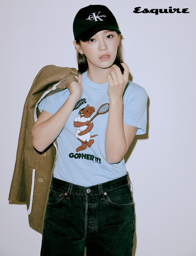 The group Gugudan Sejeong attracted attention with a more mature appearance.On the 27th, a magazine released a picture with Sejeong.Sejeong in the public picture has a wide range of costumes ranging from ball caps to preppy look and motorcycle jackets on T-shirts.Especially, all the cuts were made with a chic look, showing the opposite charm to the cheerful and cheerful existing image.Sejeong, who said, I will take a picture for the first time to intend to make a wonderful expressionless expression, said a welcome remarks, saying that he actually likes his own expressionlessness.In the following interview, he told a variety of stories, including recent thoughts, his career, and the story of his solo song Tunnel.Sejeong said, I think that Sejeong was a good idea just because people had an image that people thought about.As for future activities, he expressed his willingness to put value on new experiences.As for the solo song Tunnel, he added, The voice of each listener is the speaker.Tunnel, which recently completed its official activities, is a song that conveys hope by comparing the difficult times of life to Tunnel. It is a healing song to those who hold the burden of the year-end and New Year holidays.