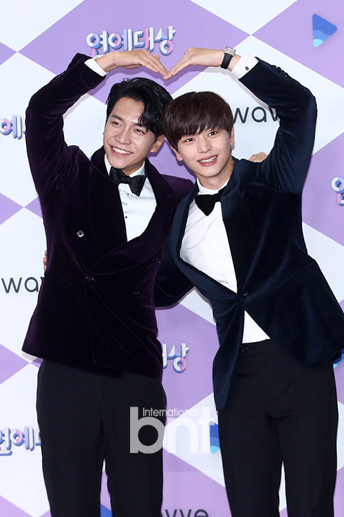 Lee Seung-gi and Yook Sungjae attend the 2019 SBS Entertainment Grand Prize photo wall event held at SBS prism tower in Sangam-dong, Seoul Mapo District on the afternoon of the 28th.news report
