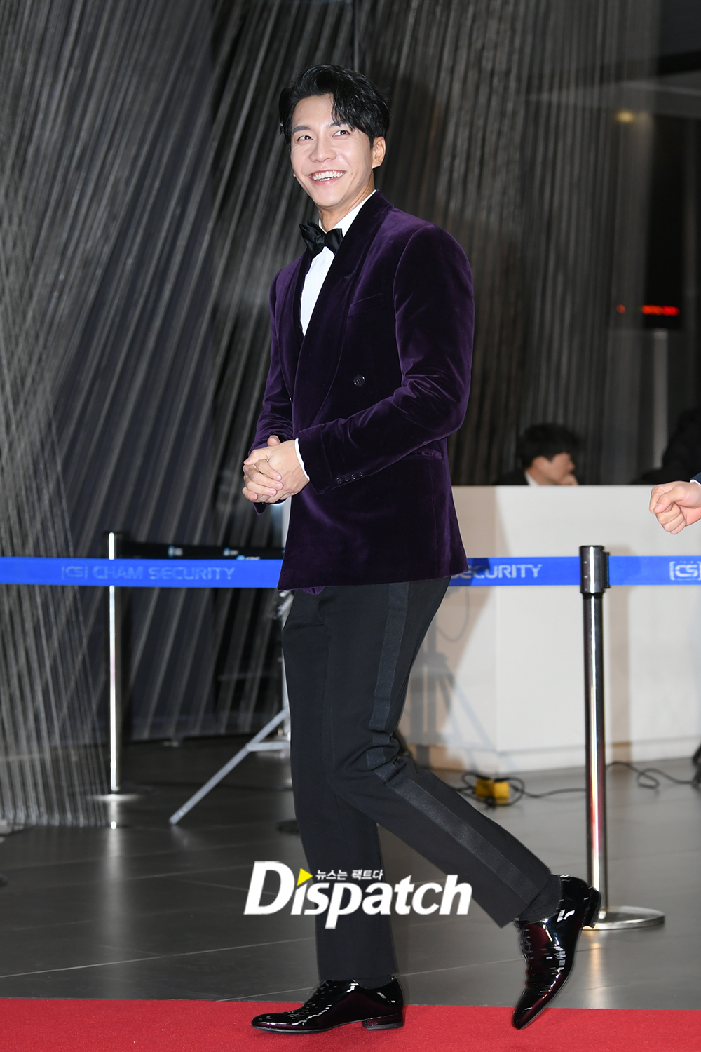 The 2019 SBS Entertainment Grand Prize Red Carpet event was held at SBS Prism Tower in Sangam-dong, Mapo-gu, Seoul on the afternoon of the 28th.Lee Seung-gi showed off her extraordinary suit-fit with a purple velvet jacket.Meanwhile, 2019 SBS Entertainment Grand Prize will be broadcast live at 9 p.m. today (28th) by broadcasters Kim Sung-joo, gag woman Park Na-rae and announcer Cho Jeong-sik.the appearance of the Crown Princevisual grand prize