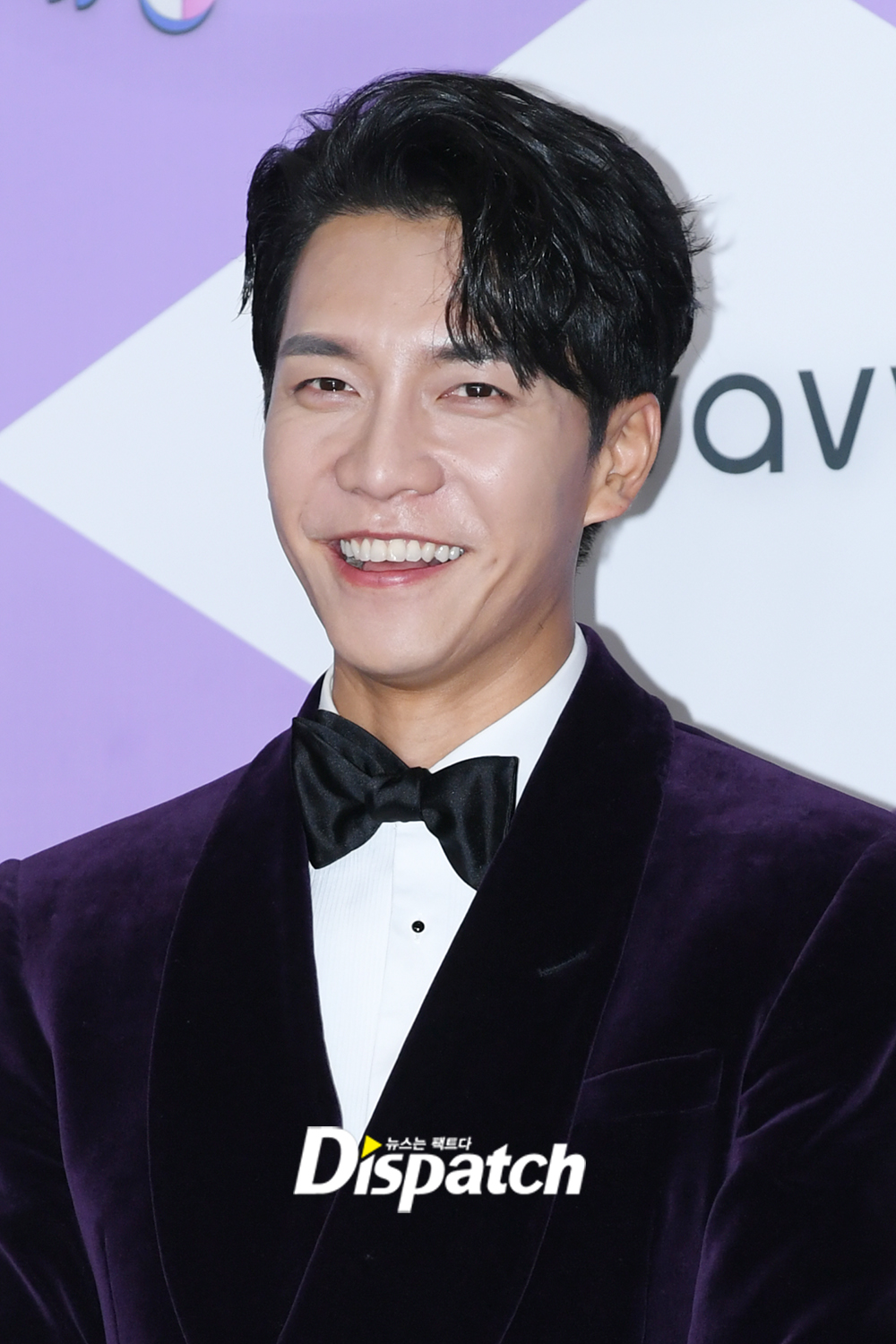 The 2019 SBS Entertainment Grand Prize Red Carpet event was held at SBS Prism Tower in Sangam-dong, Mapo-gu, Seoul on the afternoon of the 28th.Lee Seung-gi showed off her extraordinary suit-fit with a purple velvet jacket.Meanwhile, 2019 SBS Entertainment Grand Prize will be broadcast live at 9 p.m. today (28th) by broadcasters Kim Sung-joo, gag woman Park Na-rae and announcer Cho Jeong-sik.the appearance of the Crown Princevisual grand prize
