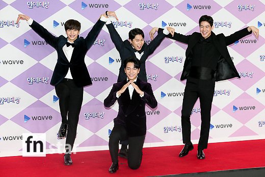 Lee Seung-gi, Lee Sang-yoon, Yang Se-jong, and Yook Sungjae attended the 2019 SBS Entertainment Grand Prize red carpet held at SBS Prism Tower in Sangam-dong, Mapo-gu, Seoul on the afternoon of the 28th.fn star Lee Seung-hoon