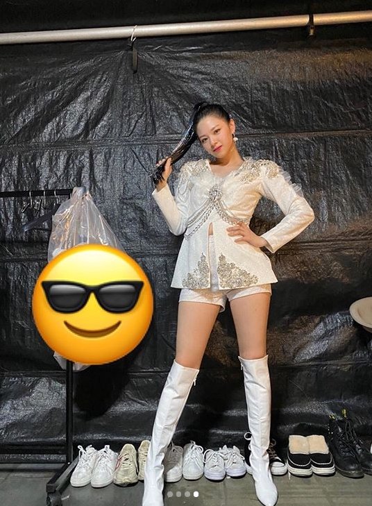 On the 28th, Jingyuon said to TWICE official SNS, Everything from hair, makeup, and costume was perfect, but I do not think the stage was good.Todays staff sister-in-law did so much. clap!!!! and posted several photos.The photo shows the figure of Jingyeon before going to the 2019 KBS KPop Festival stage.The girl crush atmosphere of Jingyeon, who poses in colorful white costumes, catches the eye.Jeongyeon added: Thank you so much for coming to the Ones (TWICE fandom name) and cheering and being there to the end despite the late hours.I believe you would have taken better pictures of direct cams and photos. On the other hand, group TWICE, which includes Jeongyeon, will appear on 2019 MBC Song Festival held at Ilsan MBC Dream Center on the 31st.