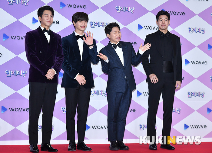 The All The Butlers team Lee Seung-gi, Yook Sungjae, Yang Se-hyeong and Lee Sang-yoon are posing at the 2019 SBS Entertainment Grand Prize held at SBS Prism Tower in Sangam-dong, Seoul on the afternoon of the 28th.The 2019 SBS Entertainment Grand Prize, which was hosted by Kim Sung-joo, Cho Jung-sik and Park Na-rae, will be broadcasted at 9 oclock tonight as an awards ceremony given to the cast members who have shined SBS entertainment this year.