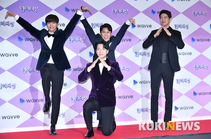The entertainment All The Butlers team Yook Sungjae, Lee Seung-gi, Lee Sang-yoon and Yang Se-hyung are posing at the 2019 SBS Entertainment Grand Prize held at SBS Prism Tower in Sangam-dong, Seoul on the afternoon of the 28th.The 2019 SBS Entertainment Grand Prize, which was hosted by Kim Sung-joo, Cho Jung-sik and Park Na-rae, will be broadcasted at 9 oclock tonight as an awards ceremony given to the cast members who have shined SBS entertainment this year.