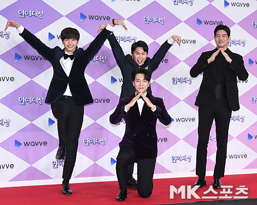 The 2019 SBS Entertainment Awards Photo Time was held at SBS Prism Tower in Sangam-dong, Mapo-gu, Seoul on the afternoon of the 28th.Lee Seung-gi, Yook Sungjae, Yang Se-hyeong and Lee Sang-yoon have photo time.On this day, the photo wall event was held at MC Kim Sung-joo, Park Na-rae, Cho Jung-sik, announcer team Kim Joo-woo, Jang Yewon, Kim Yoon-sang, Joo Si-eun, Kim Soo-min radio Boom Boom Power boom Boom Boom Power boom Boom boom boom  Johanna, Lee Eui-jung, Kang Kyung-heon, Ahn Hye-kyung All The Butlers Lee Seung-gi, Lee Sang-yoon, Yang Se-hyeong, Yook Sungjae Dongsangmong 2-You are My Fate Kim Sook, Gangnam, Lee Yoon-ji, Rani, Yoon Sang-hyun Jungles Law Lee Jung-hyun, Han Hyun-min, Jae Running Man Yoo Jae-seok, Ji Seok-jin, Lee Kwang-soo, Haha, Song Ji-hyo, Jeon So-min and Yang Se-chan attended.