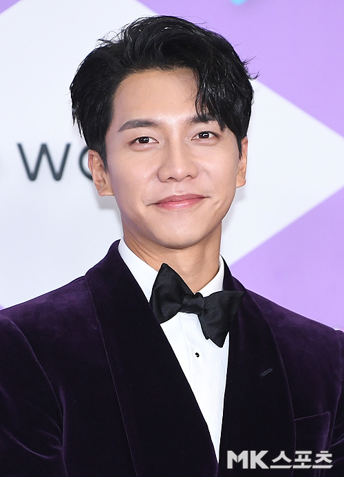 The 2019 SBS Entertainment Awards Awards ceremony photo time was held at SBS Prism Tower in Sangam-dong, Mapo-gu, Seoul on the afternoon of the 28th.Lee Seung-gi has photo time.On this day, the photo wall event was held with MC Kim Sung-joo, Park Na-rae, Cho Jung-sik, announcer team Kim Joo-woo, Jang Yewon, Kim Yoon-sang, Ju Si-eun, Kim Soo-min radio Boom Boom Power boom Boom Boom Power boom Boom boom boom So Hyun, Lee, Lee, Kyung-heon, Ahn Hye-kyung All The Butlers Lee Seung-gi, Lee Sang-yoon, Yang Se-hyeong, Yang Sung-mong 2-You are My Unmyong Kim Sook, Gangnam, Lee Yoon-ji, Rani, Yoon Sang-hyun Jungles Law Lee Jung-hyun, Han Hyun-min, Yoo Jae-hwan, Lee Kwang-soo, Haha, Song Ji-hyo, Jeon So-min and Yang Se-chan attended.