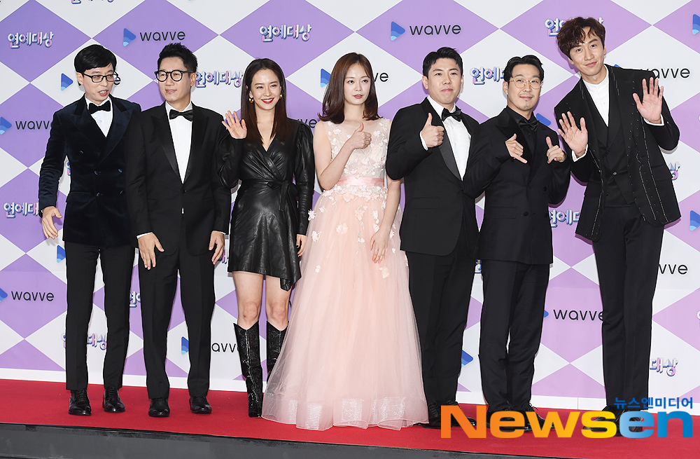 Running Man leaders pose for the 2019 SBS Entertainment Grand prize photo wall held at SBS Prism Tower in Sangam-dong, Seoul Mapo-gu on the afternoon of December 28th.You Yong-ju