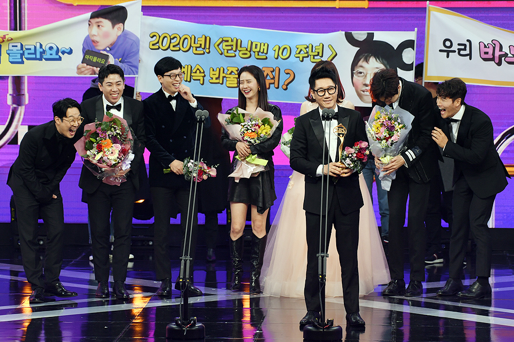 The 2019 SBS Entertainment Awards was held at SBS Prism Tower in Sangam-dong, Mapo-gu, Seoul on the afternoon of December 28.On this day, Running Man Team Haha, Yang Se-chan, Yoo Jae-seok, Jeon So-min, Ji Seok-jin, Lee Kwang-soo and Kim Jong-guk are receiving awards for their global program and speaking their feelings. (Providing Photo=SBS)You Yong-ju