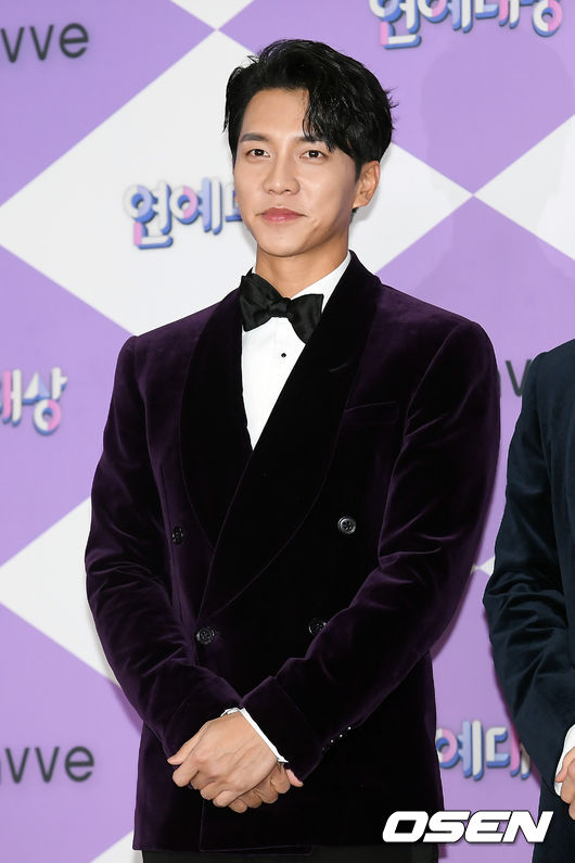 The 2019 SBS Entertainment Awards photo wall event was held at SBS Prism Tower in Mapo-gu, Seoul on the afternoon of the 28th.This year, SBS entertainment showed a strong popularity with high topic and audience rating even in the face of a large number of new programs.Most programs, such as Dongsangmong 2-Youre My Destiny, Burning Youth, Baek Jong-wons Alley Restaurant, and Ugly Sons, consistently ranked first in the same time zone, solidifying their position as an artistic powerhouse.In addition, new programs such as Little Forest and Matsunam Square were well received and settled.In the meantime, attention is focused on who will return to the 2019 SBS Entertainment Grand Prix trophy.Singer Lee Seung-gi is posing.