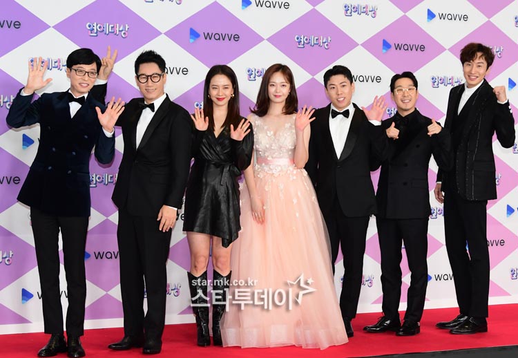 On the afternoon of the 28th, 2019 SBS Entertainment Grand Prize was held at Sangam-dong SBS Prism Tower.The red carpet event held before the awards ceremony included Yoo Jae-seok, Ji Seok-jin, Lee Kwang-soo, Haha, Song Ji-hyo, Jeon So-min, Yang Se-chan, Lee Seung-ki, Lee Sang-yoon, Yang Se-hyung, Kim Wan-sun, Kim Kwang-gyu, Kim Do-gyun, Choi Jae-hoon, Choi Sung-guk, Choi Min-yong, Koo Bon-seung, Bruno, Kim Hye-rim, Lee Yeon-soo, Johana, Lee Eui-jung, Kang Kyung-hun, Ahn Hye-kyung, Lee Jung-hyun, Gil Soi Hyun, announcer team Kim Joo Woo, Jang Ye Won, Kim Yoon Sang, Joo Si Eun, Kim Soo Min, Baek Jong Won Alley Restaurant team and My Little Old Boy team attended the SBS entertainment program cast.Kim Sung-joo, Park Na-rae, and Cho Jung-sik announcer took charge of the SBS entertainment Grand Prize.