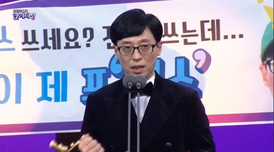 On the afternoon of the 28th, 2019 SBS Entertainment Grand Prize awards ceremony was held at SBS Prism Tower in Sangam-dong, Seoul. Kim Sung-joo, Park Na-rae and Cho Jung-sik were in charge of the society.On this day, Running Man Yoo Jae-Suk was honored with the Grand Prize at 2019 SBS Entertainment Grand Prize.On this day, Yoo Jae-Suk received a Grand Prize in four years after 2015, saying, What should I tell you?I am so grateful, he said. Running Man has finally won a big prize for next years 10th anniversary. If I get a Grand prize, I would like to receive it with the members, but I am grateful and sorry that I have received a big prize alone. Thank you to many people who have been nominated together, including Baek Jong-won and Shin Dong-yeop.I would like to say thank you to my parents, my mother-in-law, Jiho, Naeun and my beloved Na Kyung-eun. Yoo Jae-Suk said, I would like to thank the producers sincerely. Thank you to the members who have been together for 10 years.I was a lot when I was in trouble, but I am grateful for your effort and sweat.I am deeply grateful to the production team and members who have been firmly on the road, and the viewers who have been together, even though Variety is losing their place in the arts more than anything else. I have a homework to show what kind of change I will show next year, but I will try to develop it, said Yoo Jae-Suk. I have a lot of things to say when I come here, but I think about Goo Hara and Sulli who left for heaven this year.I would like you to do what you want to do comfortably in heaven. I thank you both. Finally, Yoo Jae-Suk said, I think that nowadays I am grateful for the ordinary and comfortable Haru work and everyday life.I would like to say thank you again to many people who have made my Haru, week and year with the sweat and effort of many people who have made such a precious daily life. 
