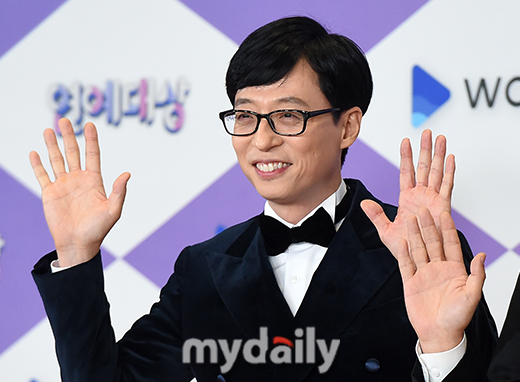 Broadcaster Yoo Jae-Suk took the Grand Prize.At the Prism Tower in Sangam-dong, Seoul on the night of the 28th, 2019 SBS Entertainment Grand Prize was held as a society of broadcaster Kim Seong-joo, Park Na-rae and announcer.On this day, Grand prize, longevity entertainments that have been loved by viewers for a long time have still shined.Choi Min-yong and Jung In-sun each received a male and female newcomer award for their work in Burning Youth and Baek Jong-wons Alley Restaurant.Choi Min-yong, in particular, won the first award of his career and attracted attention with his first step toward the evil. I do not want to wear a bad one.But there are many people who are sensitive. I do not want to know and do not talk bad. In line with the changing situation, the new awards category was created: the SBS Challenger Award, the Family Award, the Honor Temple Award, and the SNS Star Award.In particular, Yang Se-hyeong, who received the honorary Temple Award, received SBS Temple and 10 cafeteria tickets for injuries.However, only the name changed, but I was sorry that I could not find a big feature from the existing awards.This years Best Program Award went to Baek Jong-wons Alley Restaurant.The Grand Prize was also awarded by Hong Jin-young and Kim Jong-kook, Kim Seong-joo, and Choi Sung-kuk, who are burning youths.The eight Grand Prize candidates were released in the second part in turn.Yoo Jae-Suk, Baek Jong-won, Shin Dong-yeop, Kim Gura, Kim Jong-kook, Kim Byung-man, Seo Jang-hoon and Lee Seung-gi were selected as Grand Prize candidates.From the Baek Jong-won, who was the king of the irrelevant, to Lee Seung-gi, who received the Grand Prize last year, he had a variety of careers.Baek Jong-won, who had been the king of the unrelated, was awarded the Achievement Award; the Grand Prize honor went to Yoo Jae-Suk.Yoo Jae-Suk received a Grand prize on SBS in four years after 2015, and played a big role as Running Man.▲ Grand prize = Yoo Jae-Suk ▲ New Men and Women Award = Choi Min-yong (burning youth), Jung In-sun (Baek Jong-wons alley restaurant), Radio DJ Award = So Yi-hyun (the way home is So Yi-hyun), Bae Seong-jae (Bae Seong-jae). Seong-jaes Ten) ▲ Broadcasting Writer Award = Wonjuwon (Choi Baek-hos Romantic Age), Park Eun-young (real-life entertainment midnight), Kim Mi-kyung (Dongsangmong 2-You are Nae Un-myeong), Best Couple Award = Tak Jae-hoon, Lee Sang-min (Ugly Woo-ri) ▲ SBS Challenge Award = Huh Jae, Lee Tae-gon, Kim Dong-joon ▲ SBS Family Award = Lee Yoon-ji (Sangmyong 2-You are My Fate) ▲ SBS Honor Temple Award = Yang Se-hyeong (All The Butlers Integrated, Masan Square) ▲ SBS Entertainer Award = Haha (Running Man) ▲ Global Program Award = Running Man ▲ Best Teamwork Award = All The Butlers Integrated ▲ SNS Star Award = Gangnam, Lee Sanghwa, Lee Kwang- Park Na-rae, Yang Sung-jae ▲ Excellence Program Award = Bronze Imong 2-You are My Fortune, Burning Youth ▲ Best Program Award = Baek Jong-wons Alley Restaurant ▲ Excellence Prize = Kim Hee-chul, Yoon Sang-hyun, Yang Se-chan, Lee Sang-yoon ▲ Grand Prize = Hong Jin-young, Kim Jong-kook, Kim Seong-joo, Choi Sung-kuk ▲ Producer Award = Lee Seung-gi (All The Butlers Integrated) ▲ Achievement Award = Baek Jong-won