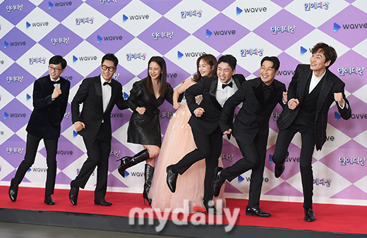 Broadcaster Yoo Jae-Suk took the Grand Prize.At the Prism Tower in Sangam-dong, Seoul on the night of the 28th, 2019 SBS Entertainment Grand Prize was held as a society of broadcaster Kim Seong-joo, Park Na-rae and announcer.On this day, Grand prize, longevity entertainments that have been loved by viewers for a long time have still shined.Choi Min-yong and Jung In-sun each received a male and female newcomer award for their work in Burning Youth and Baek Jong-wons Alley Restaurant.Choi Min-yong, in particular, won the first award of his career and attracted attention with his first step toward the evil. I do not want to wear a bad one.But there are many people who are sensitive. I do not want to know and do not talk bad. In line with the changing situation, the new awards category was created: the SBS Challenger Award, the Family Award, the Honor Temple Award, and the SNS Star Award.In particular, Yang Se-hyeong, who received the honorary Temple Award, received SBS Temple and 10 cafeteria tickets for injuries.However, only the name changed, but I was sorry that I could not find a big feature from the existing awards.This years Best Program Award went to Baek Jong-wons Alley Restaurant.The Grand Prize was also awarded by Hong Jin-young and Kim Jong-kook, Kim Seong-joo, and Choi Sung-kuk, who are burning youths.The eight Grand Prize candidates were released in the second part in turn.Yoo Jae-Suk, Baek Jong-won, Shin Dong-yeop, Kim Gura, Kim Jong-kook, Kim Byung-man, Seo Jang-hoon and Lee Seung-gi were selected as Grand Prize candidates.From the Baek Jong-won, who was the king of the irrelevant, to Lee Seung-gi, who received the Grand Prize last year, he had a variety of careers.Baek Jong-won, who had been the king of the unrelated, was awarded the Achievement Award; the Grand Prize honor went to Yoo Jae-Suk.Yoo Jae-Suk received a Grand prize on SBS in four years after 2015, and played a big role as Running Man.▲ Grand prize = Yoo Jae-Suk ▲ New Men and Women Award = Choi Min-yong (burning youth), Jung In-sun (Baek Jong-wons alley restaurant), Radio DJ Award = So Yi-hyun (the way home is So Yi-hyun), Bae Seong-jae (Bae Seong-jae). Seong-jaes Ten) ▲ Broadcasting Writer Award = Wonjuwon (Choi Baek-hos Romantic Age), Park Eun-young (real-life entertainment midnight), Kim Mi-kyung (Dongsangmong 2-You are Nae Un-myeong), Best Couple Award = Tak Jae-hoon, Lee Sang-min (Ugly Woo-ri) ▲ SBS Challenge Award = Huh Jae, Lee Tae-gon, Kim Dong-joon ▲ SBS Family Award = Lee Yoon-ji (Sangmyong 2-You are My Fate) ▲ SBS Honor Temple Award = Yang Se-hyeong (All The Butlers Integrated, Masan Square) ▲ SBS Entertainer Award = Haha (Running Man) ▲ Global Program Award = Running Man ▲ Best Teamwork Award = All The Butlers Integrated ▲ SNS Star Award = Gangnam, Lee Sanghwa, Lee Kwang- Park Na-rae, Yang Sung-jae ▲ Excellence Program Award = Bronze Imong 2-You are My Fortune, Burning Youth ▲ Best Program Award = Baek Jong-wons Alley Restaurant ▲ Excellence Prize = Kim Hee-chul, Yoon Sang-hyun, Yang Se-chan, Lee Sang-yoon ▲ Grand Prize = Hong Jin-young, Kim Jong-kook, Kim Seong-joo, Choi Sung-kuk ▲ Producer Award = Lee Seung-gi (All The Butlers Integrated) ▲ Achievement Award = Baek Jong-won