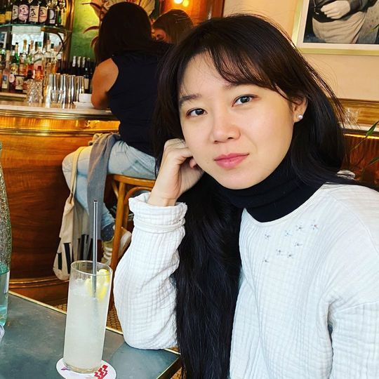Actor Gong Hyo-jin showed off her beauty during the show.Gong Hyo-jin posted a photo on his Instagram account on December 29.The picture shows the smiling Gong Hyo-jin toward the camera, and the white-green skin without any blemishes of Gong Hyo-jin and the distinctive features make her look more prominent.Visuals catch the eye during the incredible Gong Hyo-jin, 40 years olddelay stock