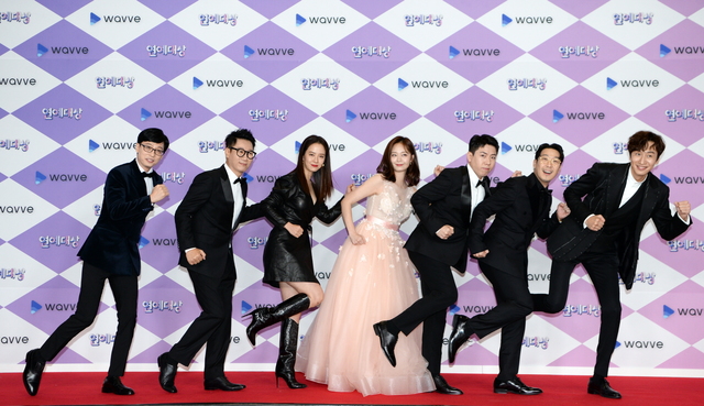 Running Man will celebrate its 10th anniversary next year, said Yoo Jae-Suk, who won the Grand Prize at the 2019 SBS Entertainment Grand Prize at the SBS Prism Center in Sangam-dong, Seoul on October 28. If you win the Grand Prize, I want to receive it with the Running Man members. I am sorry and thank you for receiving such a big prize alone.Thank you to my parents, my father-in-law, my son Ji-ho, and my beloved wife, Na Kyung-eun, and I sincerely thank the members who have been together for 10 years and the fans who have saved me.It is true that variety is losing its place in the arts these days. We are walking our way and thank the production team and many guests.I think a lot of the guests, singers Gu Ha-ra and Sully, who passed away this year, have a lot of homework and I will try to develop.On the day, Running Man won seven gold medals.Singer Kim Jong-kook and comedian Yang Se-chan won the Grand Prize and Excellence Prize, while Lee Kwang-soo and Haha won the SNS Star Award and the Entertainer Award.The members of Running Man all enjoyed the joy of the global program together.My ordinary daily life is really precious these days, said Yoo Jae-Suk. I am grateful to many people who have made my precious day, week, and year.I will work harder to make many entertainers born through Running Man. Happy New Year. Yoo Jae-suk, Baekjong One of Baekjong Ones Alley Restaurant, Kim Jong-kook of Running Man, Shin Dong-yeop of Ugly Our Little, Kim Gura of Dongsangmong 2-You are My Destiny, Seo Jang-hoon, Kim Byung-man of Jungles Law The competition was over the target.In particular, Baekjong One, a restaurant businessman, was named the strongest candidate, but he was disappointed with the Achievement Award.I dont know if I deserve it, but I know this year, many people tried to give me a laugh, which means do harder.I will do what I can to give good energy to viewers. It is thanks to those who have lined up and delicious meals that the alley restaurant and the square of the taste are one heart.I am really grateful and responsible for the customers who continue to find and respond to local and other places.I will work hard to reach the strength of self-employed and farmers and fishermen who are suffering in the alley. Baekjong Ones Alley Restaurant won four gold medals; MC Kim Seong-joo and Jung In-sun won the Grand Prize, the Rookie of the Year award, and the Best Program Award for Team.Last years grand prize winner Lee Seung-gi was happy with the producer award.All The Butlerss Integrated won the Best Teamwork Award, the Lee Sang-yoon Award and the SNS Star Award.Starting next year, talent Shin Sung-rok joins as a new member, and expectations are growing.Lee Seung-gi said, I have good news. I will be with a new member from the new year.I will show better teamwork with Shin Sang-sang Hyung-jae. ▲ Grand Prize = Yoo Jae-Suk (Running Man) ▲ Achievement Award = Baek Jong One (Baek Jong Ones Alley Restaurant and Taste Nam Square) ▲ Producer Award = Lee Seung-gi (All The Butlerss Integrated and Little Forest) ▲ Best Prize = Kim Jong-kook (Ugly Son and Running Man), Hong Jin-young (Ugly Woof), Kim Seong-joo (Baekjong Ones Alley Restaurant), Choi Sung-guk (Burning Youth), Excellent Award = Kim Hee-cheol (Ugly Woof and Masan Nams Square), Yoon Sang-hyun (Dongsangmong 2), Yang Se-chan (Running Man), Lee Sang-yoon (All The Butlerss), Choi Woo-woo Baekjong Ones Alley Restaurant: Excellent Program Award: Dongsang Mong 2, Burning Youth ▲ SNS Star Award = Gangnam and Lee Sanghwa Couples (Dongsang Mong2), Park Narae (Little Forest), Yook Sungjae (All The Butlerss Integrated), Lee Kwang-soo (Running Man) ▲ Best Teamwork Award = All The Butlers S Integrated ▲ Global Program Award = Running Man ▲ Entertainer Award = Haha (Running Man), Honorary One Award = Yang Se-hyung (All The Butlerss Integrated and Masty Nam Square), Family Award = Lee Yoon-ji (Dongsang Mong2), Challenger Award = Huh Jae (Jungles Law), Lee Tae-gon (Jungles Law), Kim Dong-joon (Taste Nams Square) ▲ Best Couple Award = Lee Sang-min Tak Jae-hoon (Ugly Sons), Broadcasting Writer Award = One One One writer (Choi Baek-hos romantic era), Park Eun-young (real-time entertainment midnight), Kim Mi-kyung writer (Dongsangmong2), Radio DJ Award = So Yi-hyun (the road to home is So Yi-hyun), Bae Seong-jae Ae (Ten of Bae Seong-jaeae) ▲ Rookie of the Year = Choi Min-yong (Burning Youth), Jung In-sun (Alley Restaurant of Baekjong One)