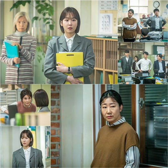 A tight Tug with Black Dog Seo Hyun-jin is unfolded.The TVN Monday-Tuesday drama Black Dog stimulates curiosity by capturing a strange battle between the entrance and the third grade on the 30th, before the 5th broadcast.Here, the images of the sky (Seo Hyun-jin), who is puzzled by the unexpected news, and Park Sung-soon (Lamiran) and Kim I-bun (Chosunju) who give realistic advice to him are also revealed, adding to the curiosity.In the last broadcast, Seo Hyun-jin struggled with the bitter reality of For a period of time teacher.The sudden vacancy of the only teacher who supported and trusted him, Transmission Line (Kwon So-hyun), made the sky even more difficult.Above all, in the cold eyes of fellow For a period of time teachers who took the position of the transmission line instead, the sky decided to become The, and his commitment raised his curiosity about the future.In the meantime, the scene of the school office of the Ministry of Education, which is experiencing intense nervous warfare, is interesting. Song Young-tae (Park Ji-hwan), the head of the third grade department, looks at Park Sung-soon with sharp eyes with his arms crossed.He took the teachers of the third grade and visited the office of the school of the school entrance to the party because of the high sky.As soon as he returns to the office, he is surprised at the scene of the fight in front of him. He is puzzled by the gazes that are pouring on him for a while.The following photo also shows the sky in deep trouble with the unexpected proposal of Song Young-tae.The high sky, which belongs to both the entrance and the third graders in the rivalry, has been in a difficult situation before.In addition, Kim I-bun, who gives realistic advice to the high sky, also causes interest.Above all, Park Sung-soons unidentified expression, which waits for the sky meaningfully, is caught and raises curiosity.Today (30th) 5th broadcast turns out that there was an error in the physical problem of last years final exam, and it turns out that it is overturned.The resurrection of the intensification class card, which has emerged as the only measure, stimulates subtle nervous warfare between the advanced and third graders, especially in the third graders, which is expected to deepen the conflict between the two departments by recommending the high sky as the guidance teacher in charge.The moment of Choices comes to the sky, the Black Dog production team said.I want to pay attention to his Choices, whether the high sky, which has gradually begun to melt into the department of advancement, will accept the teacher in charge of the deepening class as suggested by Song Young-tae, a third-year student in the department of advancement and subtle rivalry, he said.Meanwhile, the fifth episode of Black Dog will air today (30th) at 9:30 p.m.