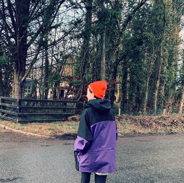 Actor Jung Yu-mi has revealed his daily life.Jung Yu-mi posted a picture on his instagram on the 30th.Jung Yu-mi in the public photo is walking somewhere with a purple jumper and an orange hat.Model, Back View, where youthful and lovely charm is buried, the netizens say, Happy New Year! Cheer up!, Flying nicely in 2020 and so on.Meanwhile, Jung Yu-mi appeared in the movie 82, Kim Ji-young.Photo: Jung Yu-mi SNS