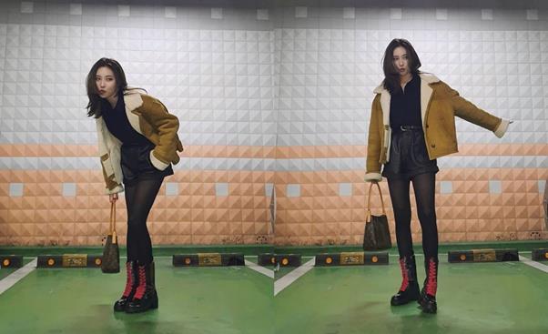 Singer Sunmi boasted a unique atmosphere.Sunmi uploaded three photos on her SNS on the 31st with an article called Woo.In the open photo, Sunmi poses at Car Parking, his unusual body proportions and fashion sense, showing off his Model-like figure, captivating his attention.Meanwhile, Sunmi, who made her debut as Wonder Girls in 2007, has recently been actively working as a solo singer and has been loved by fans around the world.